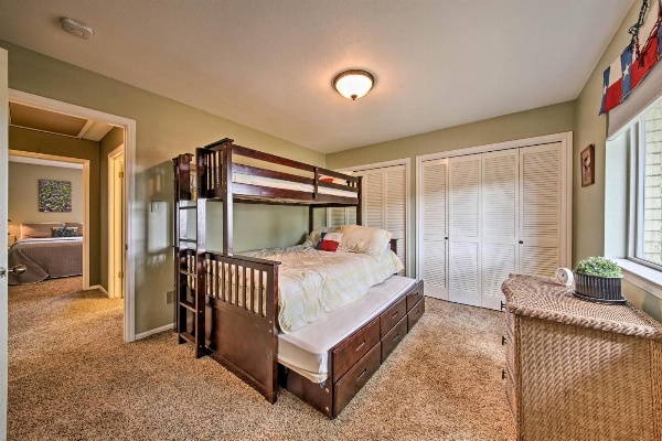 Canyon Lake Home w/Yard- .5 Mi To Boat Launch image 3
